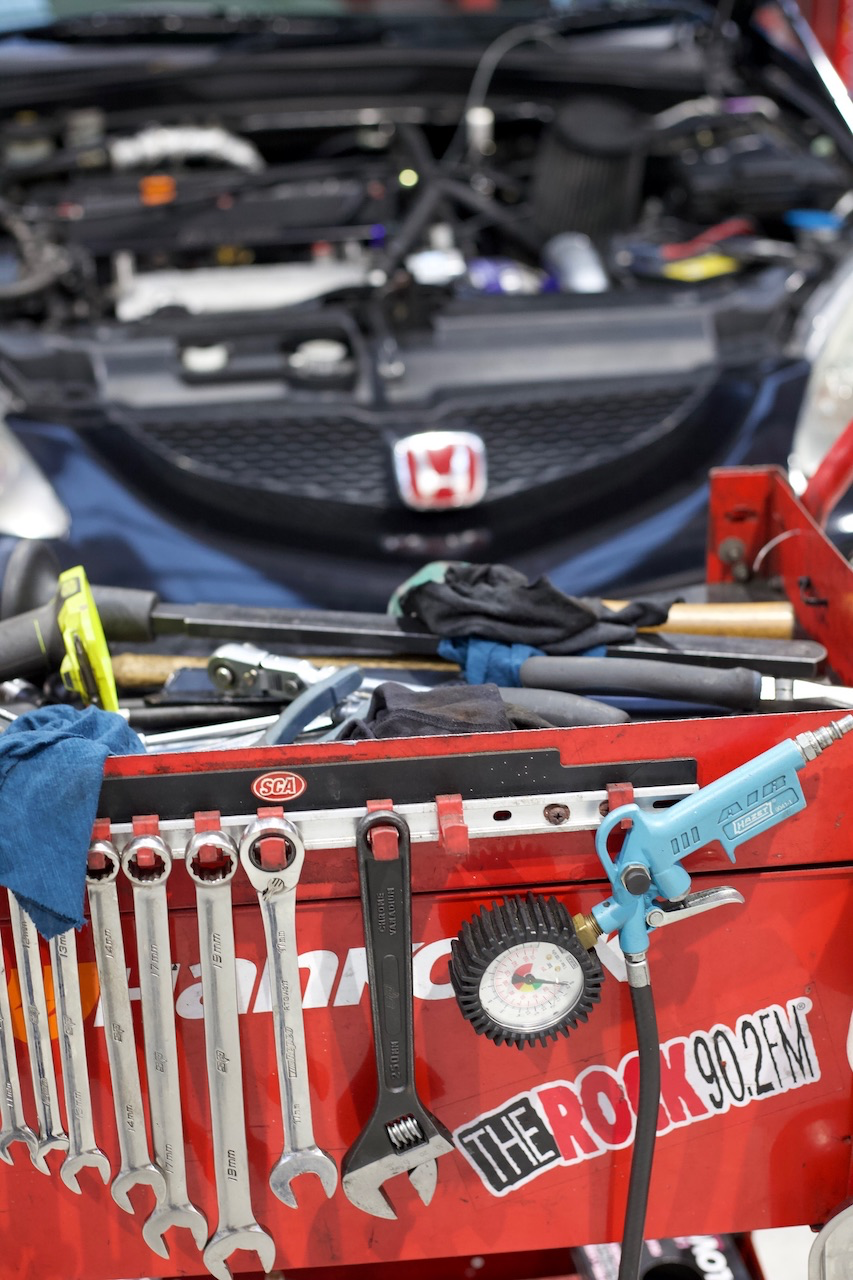 mechanic-working-on-car-driveway-auckland